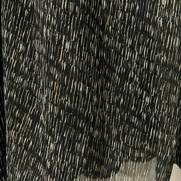 NWOT Finley Candace Pixel Chiffon Top Size M - Picture 7 of 8